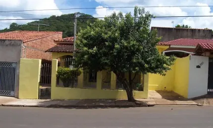 Casa com 3 quartos à venda na Rua Afonso Celestino, 573, Centro, Ribeirão Bonito