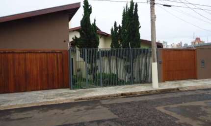 Casa com 3 quartos à venda na Rua Benedito da Silva, 963, Jardim São Carlos, São Carlos