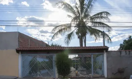 Casa sobrado com 2 dormitórios e 3 suítes na Vila Celina próxima a USP em São Carlos