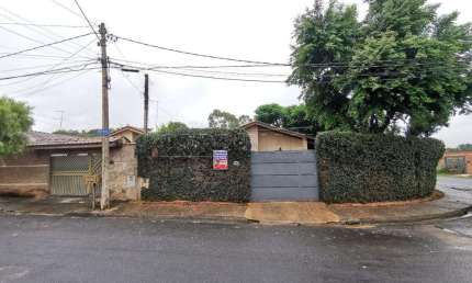 Casa com 3 quartos à venda na Rua Bento Patone, 129, Jardim Gardênias, Araraquara