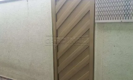 Oportunidade Única: Casa de Esquina com Múltiplas Comodidades no Centro de Ibaté por R$535.000