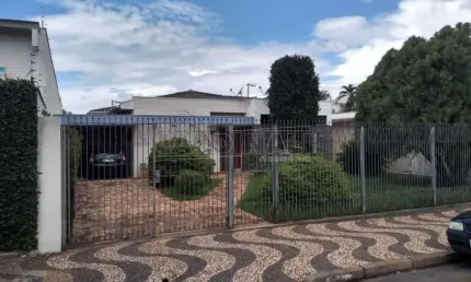 Casa com 2 dormitórios e 1 suíte no Jardim Primavera próxima a Arena Fonte Luminosa em Araraquara