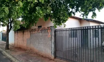 Casa com 2 quartos à venda na Avenida Trifônio Guimarães, 95, Vila Biagioni (Vila Xavier), Araraquara