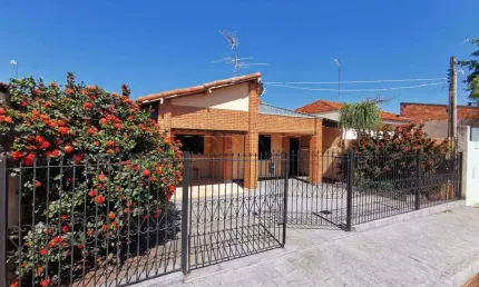 Casa com 2 quartos à venda na Rua Issa Tamer, 71, Parque Residencial Vale do Sol, Araraquara