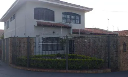 Casa com 3 quartos à venda na Rua Doutor Walter Medeiros Mauro, 637, Vila Harmonia, Araraquara