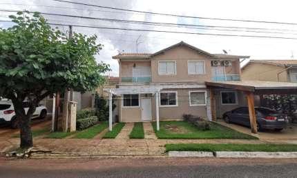 linda casa em condomínio com área de lazer completo