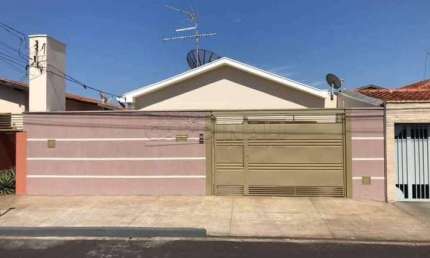 linda casa com ótimo acabamento e localização espetacular