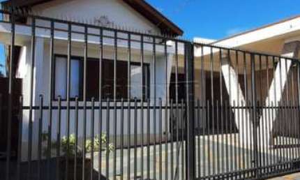 Casa com 3 quartos para alugar na Rua Itália, 237, Vila Prado, São Carlos