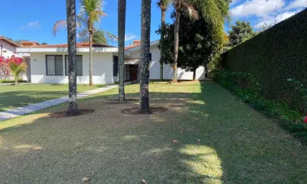 Casa com 3 dormitórios sendo 2 suítes completa de armários
