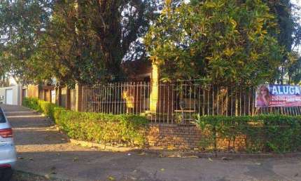Casa com 3 quartos para alugar na Avenida Mário H. Arita, 581, Jardim Primavera, Araraquara