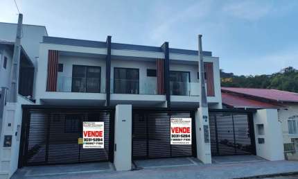 Sobrado Geminado para Venda em Saguaçu Joinville-SC
