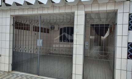 Casa Geminada no TUPIRI, 3 dormitórios, 2 vagas cobertas, confira na imobiliária em Praia Grande.