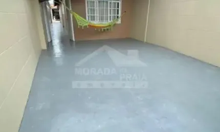 Linda casa  com piscina e 03 quartos, á menos de 450 metros do Mar, no Jardim Real em Praia