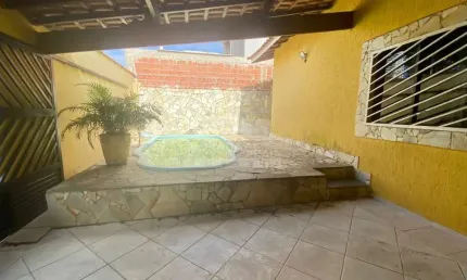 Casa geminada no canto do forte, 2 dormitórios, piscina, só na imobiliária em praia grande.