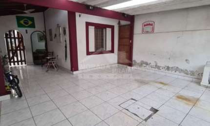 Casa geminada no Canto do Forte, 03 dormitórios, 2 vagas, edícula, confira em Praia Grande.