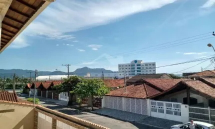 Casa térrea de condomínio com 2 dorms. (2 suítes), somente aqui na imobiliária morada na praia.