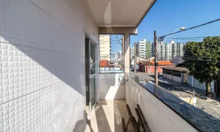 Sobrado NOVO de condomínio fechado na Guilhermina, 2 dormitórios, sacada, confira em Praia Grande.