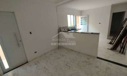 Casa NOVO de condomínio fechado na Guilhermina, 1 dormitório, vaga, confira em Praia Grande.