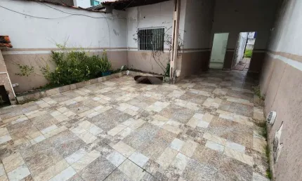 Casa geminada na Vila Guilhermina, 2 dormitórios, 3 vagas, confira na imobiliária em Praia Grande.