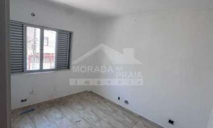 Apartamento reformado na Guilhermina ? 100 metros da praia!