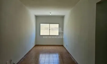 Ótimo apartamento, de 2 dormitórios,  avenida paris, boqueirão à 500 metros da praia.