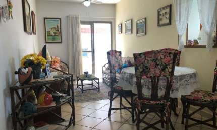 Apartamento MOBILIADO no Canto do Forte, 2 dormitórios, sacada, 100 metros praia, confira em PG.