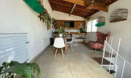 Casa sobreposta alta em Condomínio Fechado na Aviação, 3 dormitórios, confira em Praia Grande.