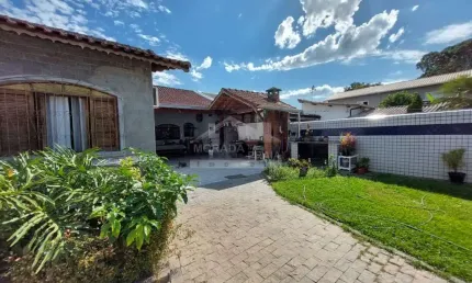Casa isolada de 2 dormitórios e suíte no canto do forte!!!!