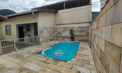 Casa Isolada,03 dormitórios com piscina, no Canto do Forte, Só na Imobiliária em Praia Grande.