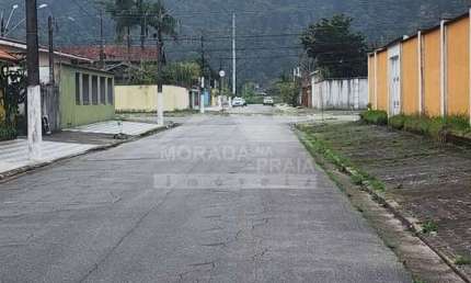 Casa germinada com 03 dormitórios no Solemar, confira na imobiliária em Praia Grande!