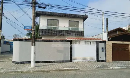 Lindo Sobrado, 04 dormitórios sendo 1 suíte 02 vagas,Piscina, na Aviação em Praia Grande.