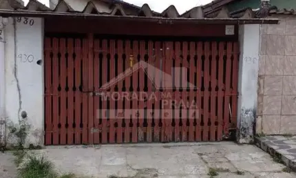 Linda casa geminada no bairro da ocian, 2 dormitórios, 2 vagas, confira em praia grande.