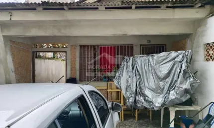 Excelente Casa geminada 01 dormitório com Edícula, próximo a todo o comércio no bairro da OCIAN.