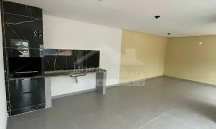 Lindo sobrado na mirim, 2 dormitórios, confira na imobiliária em praia grande.