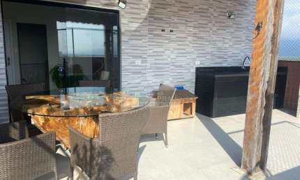 Apartamento ENORME no Caiçara, 3 dormitórios, sacadas, espaço gourmet, confira em Praia Grande.