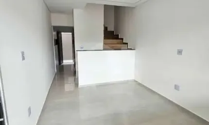Triplex na Mirim, 3 Dormitórios, quintal, Venha Conferir na Imobiliária em Praia Grande.
