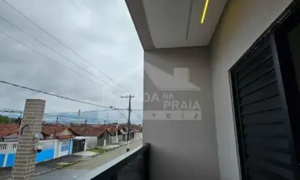 Triplex na mirim, 3 dormitórios, quintal, venha conferir na imobiliária em praia grande.