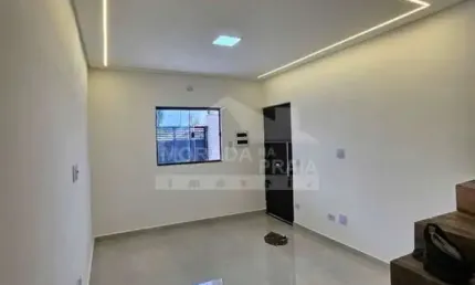 Triplex na Mirim, 3 Dormitórios, quintal, Venha Conferir na Imobiliária em Praia Grande.