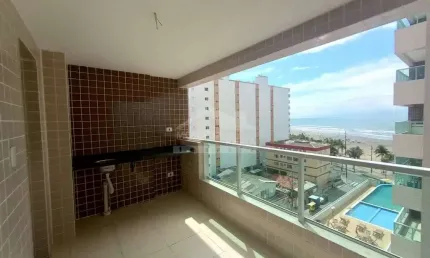 Apartamento frente mar de 2 dormitórios, sacada, confira em praia grande.
