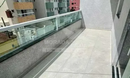 Sobrado triplex zero quilômetro na aviação, 3 dormitórios, 1 vaga, confira em praia grande.