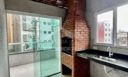 Sobrado triplex zero quilômetro na aviação, 3 dormitórios, 1 vaga, confira em praia grande.