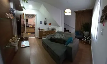 Sobrado em Condomínio Fechado na Mirim, 2 dormitórios, vaga, confira na imobiliária em Praia Grande.