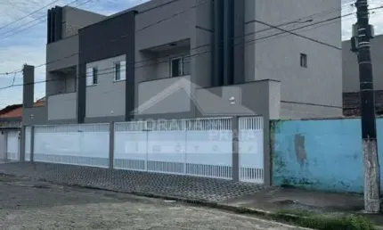 Casa TÉRREA de Condomínio Fechado no CENTRO do Boqueirão , 1 dormitório, confira em Praia Grande.