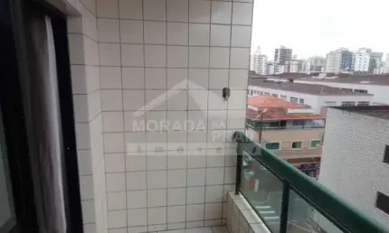 Apartamento amplo de 1 dormitório, 1 vaga de garagem no centro da ocian apenas 100 mts da praia.