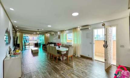 Sobrado no Boqueirão tanto RESIDENCIAL ou COMERCIAL 3 dormitórios, piscina, confira em Praia Grande.
