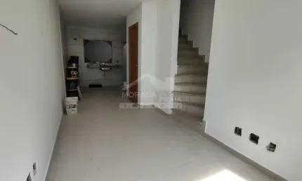 Casa de condominio de 2 dormitórios apenas 290 mil no Boqueirão, Praia Grande, SP.