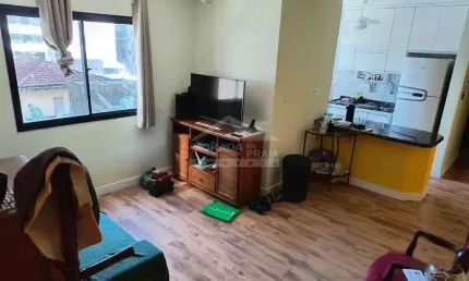 Apartamento mobiliado no canto no forte, 1 dormitório, vaga, confira na imobiliária em praia grande.