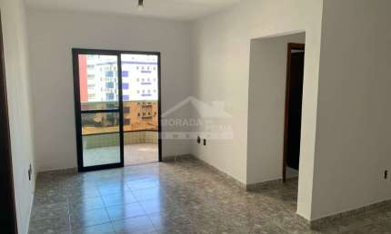 Apartamento ENORME no Forte, 2 Dormitórios, Sacada, Confira na Imobiliária em Praia Grande.
