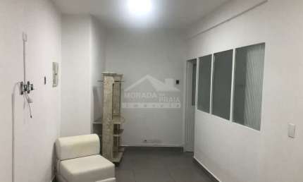 Apartamento de 1 Dormitório, SEMI MOBILIADO, no Canto do Forte a 50 metros da Praia.