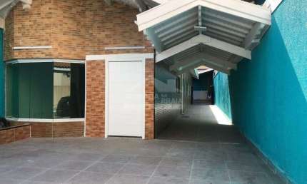 MANSÃO na Guilhermina, 3 dormitórios, 2 suítes sendo 01 MASTER, piscina, confira em Praia Grande.